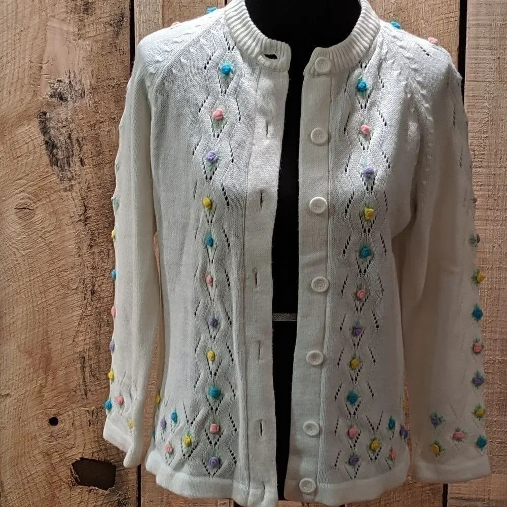 Cottage Core Vintage Dorette rosebud spring or Easter cardigan large